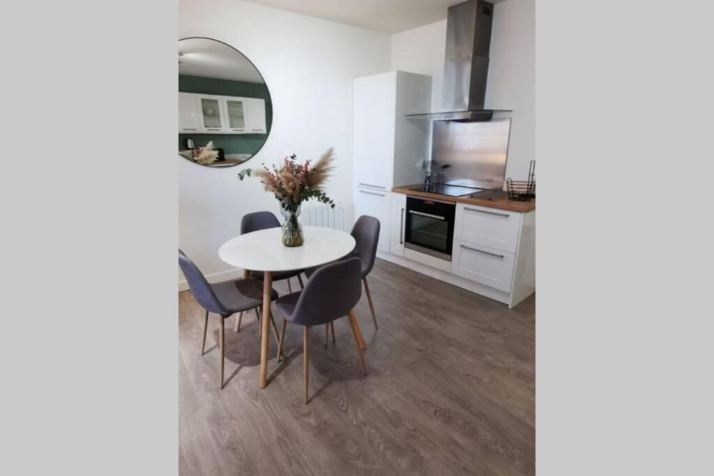 Appartement F2 Cosy Proche De L'Hyper Centre Caen Eksteriør billede